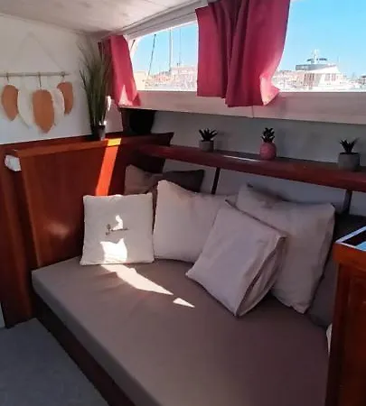 Camping Nuit A Bord Du Jeshua Bateau A Quai Sur La Marina De Cyprien Saint-Cyprien (Pyrenees-Orientales)