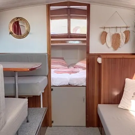 Nuit A Bord Du Jeshua Bateau A Quai Sur La Marina De Cyprien Campsite *
