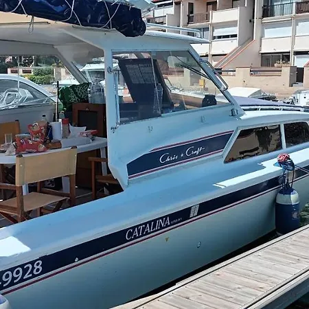 Campsite Nuit A Bord Du Jeshua Bateau A Quai Sur La Marina De Cyprien